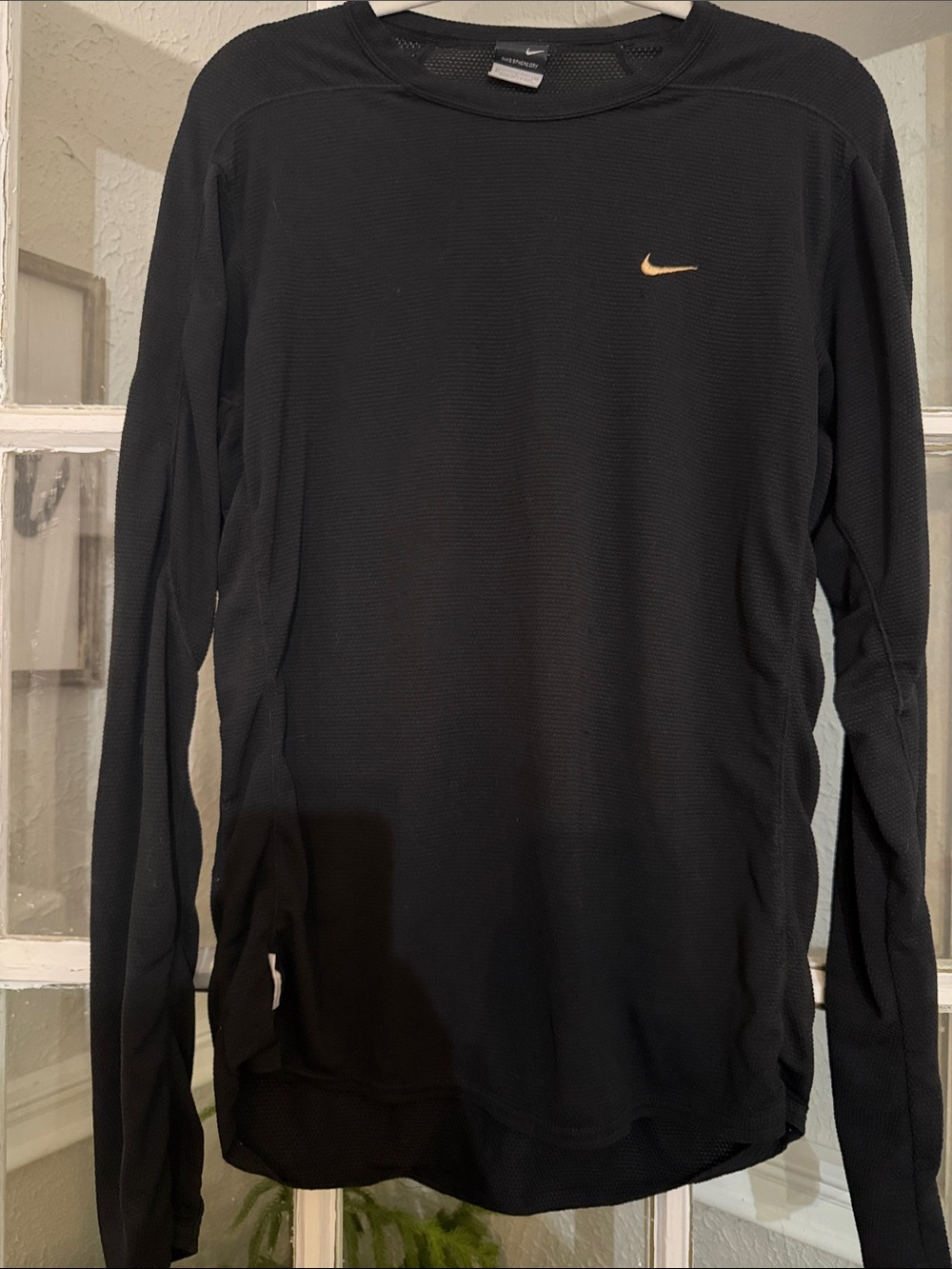 Nike Sphere Dry Long-Sleeve Training Sweater with Gold Swoosh